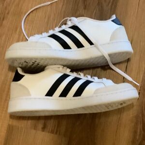 Men’s Adidas tennis shoes.